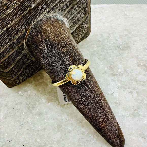 NEW! Kendra Scott Bright White Kyocera Opal Susie Gold Band Ring - Picture 6 of 17